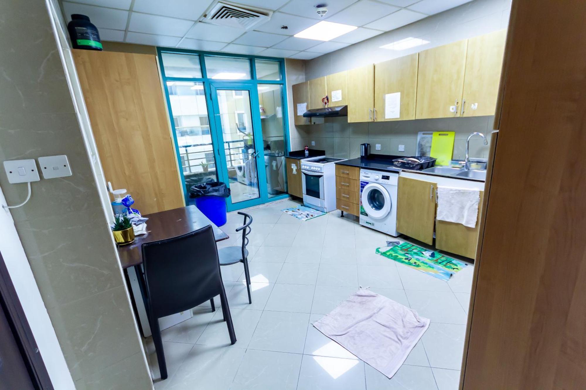 Small Budget Rooms For 'Girls' Only In Dubai, Marina Exterior photo