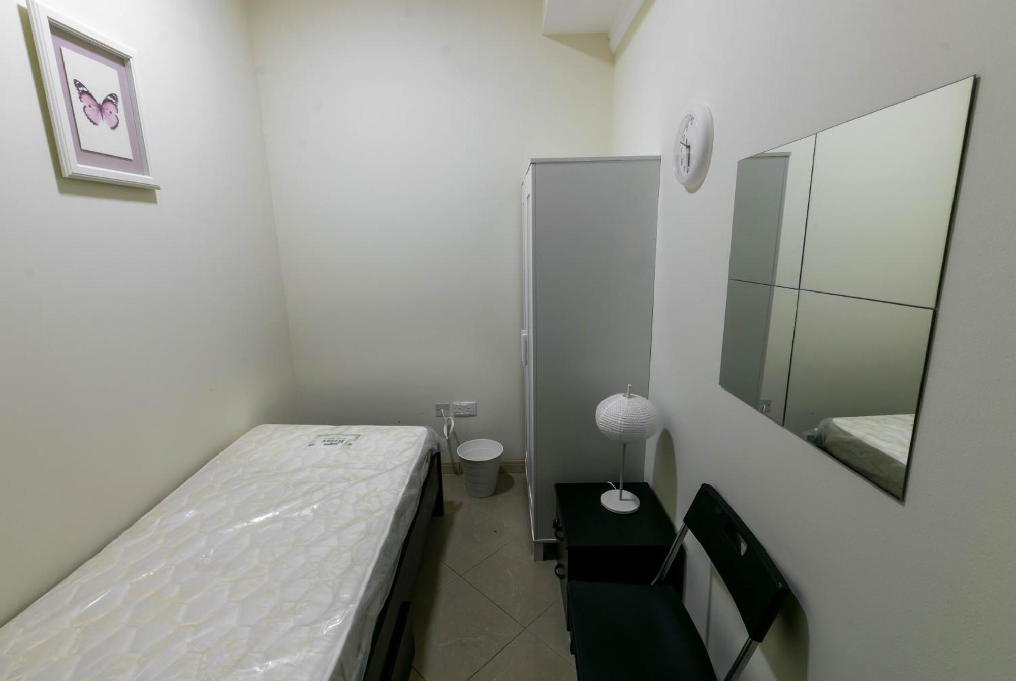 Small Budget Rooms For 'Girls' Only In Dubai, Marina Exterior photo