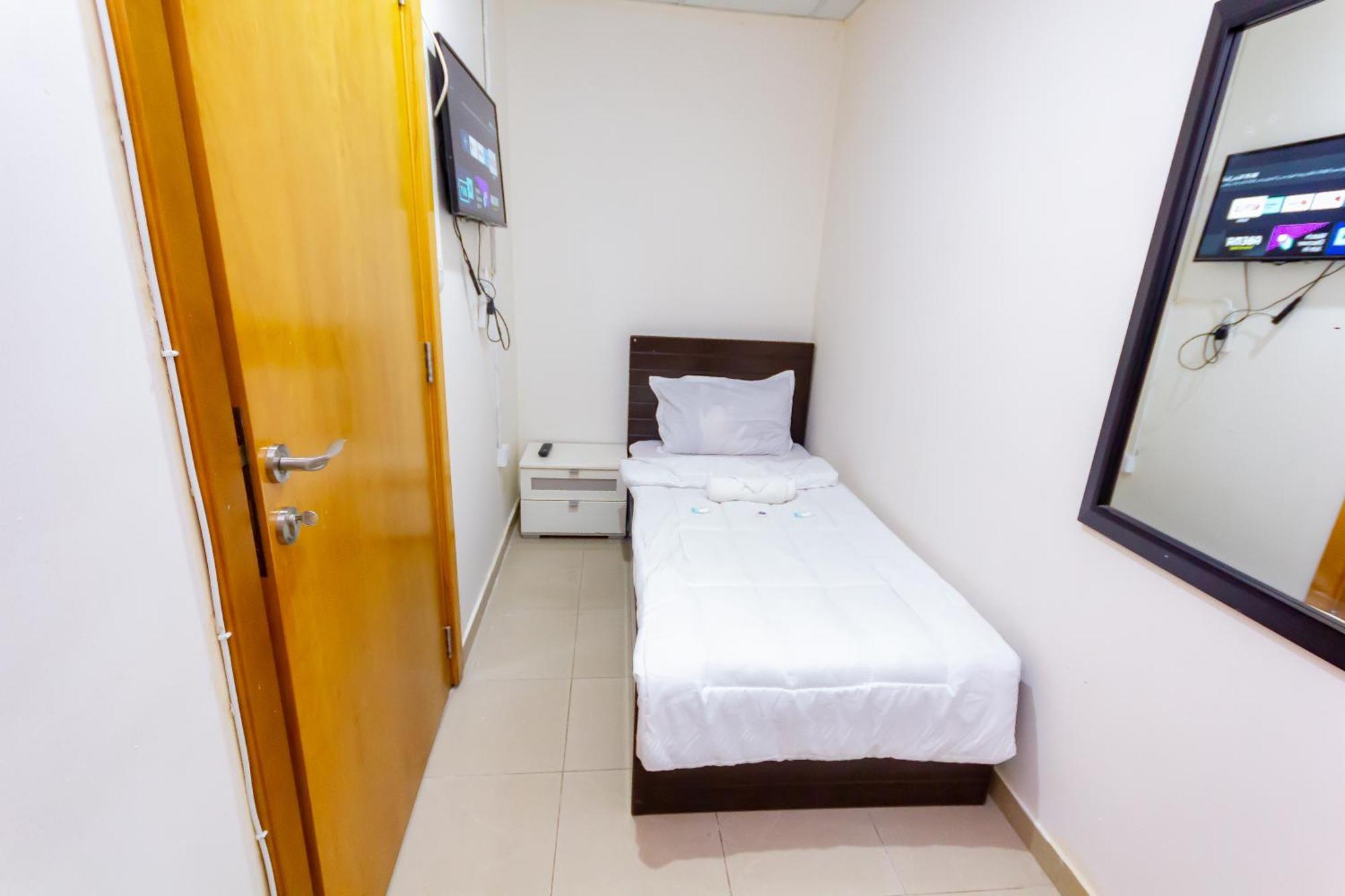 Small Budget Rooms For 'Girls' Only In Dubai, Marina Exterior photo