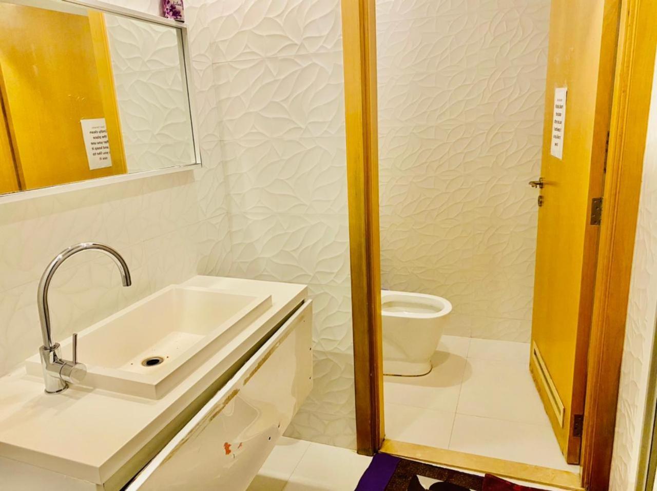 Small Budget Rooms For 'Girls' Only In Dubai, Marina Exterior photo