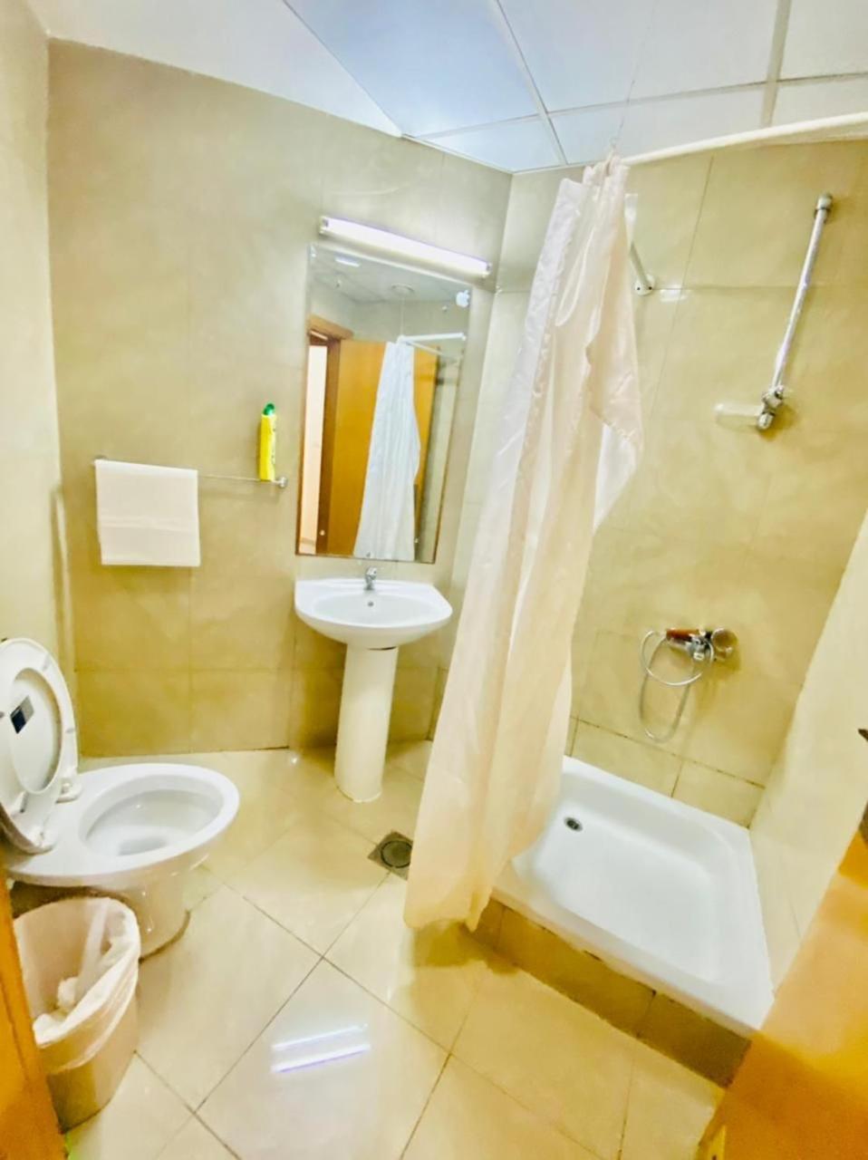 Small Budget Rooms For 'Girls' Only In Dubai, Marina Exterior photo