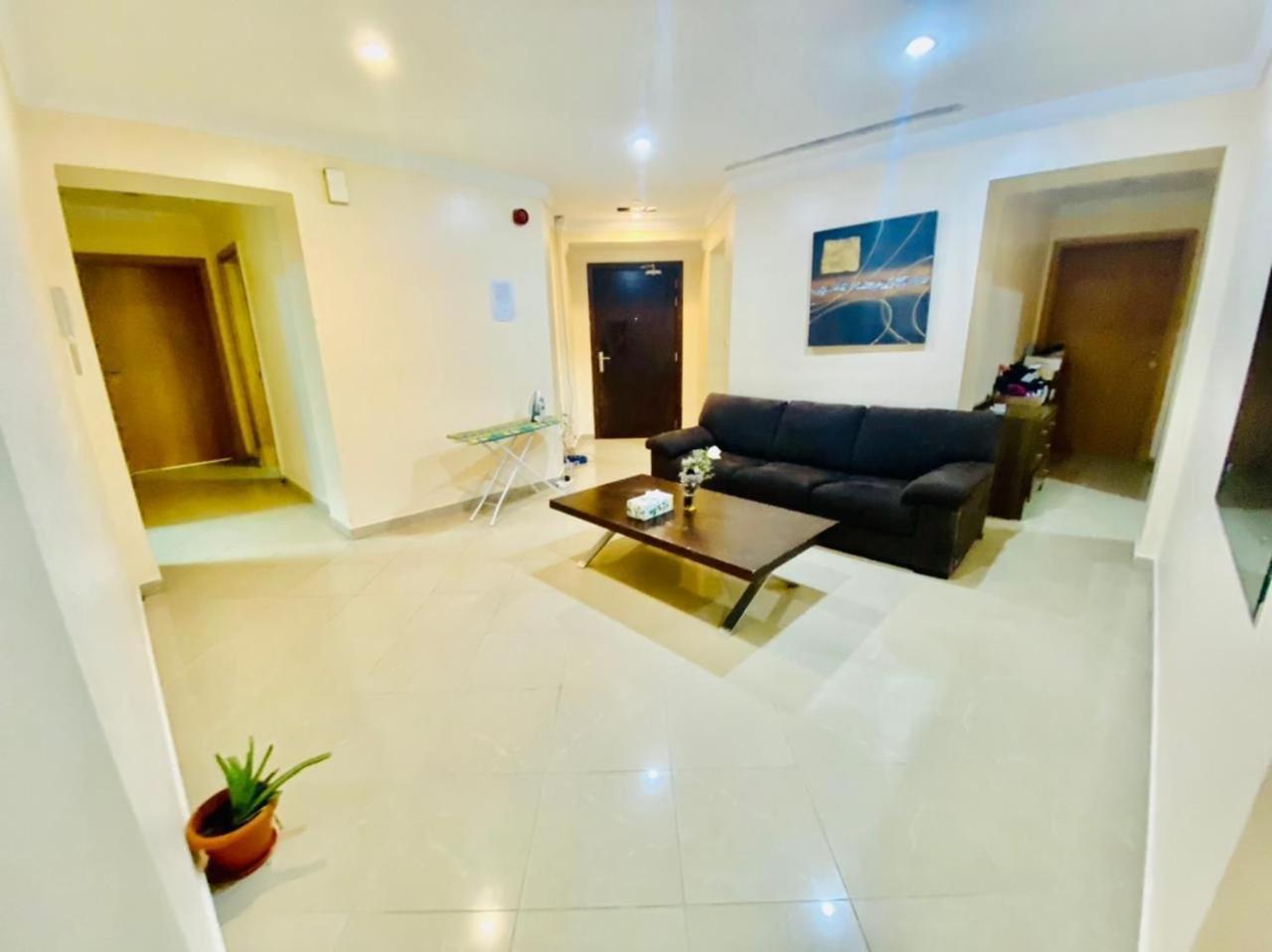 Small Budget Rooms For 'Girls' Only In Dubai, Marina Exterior photo