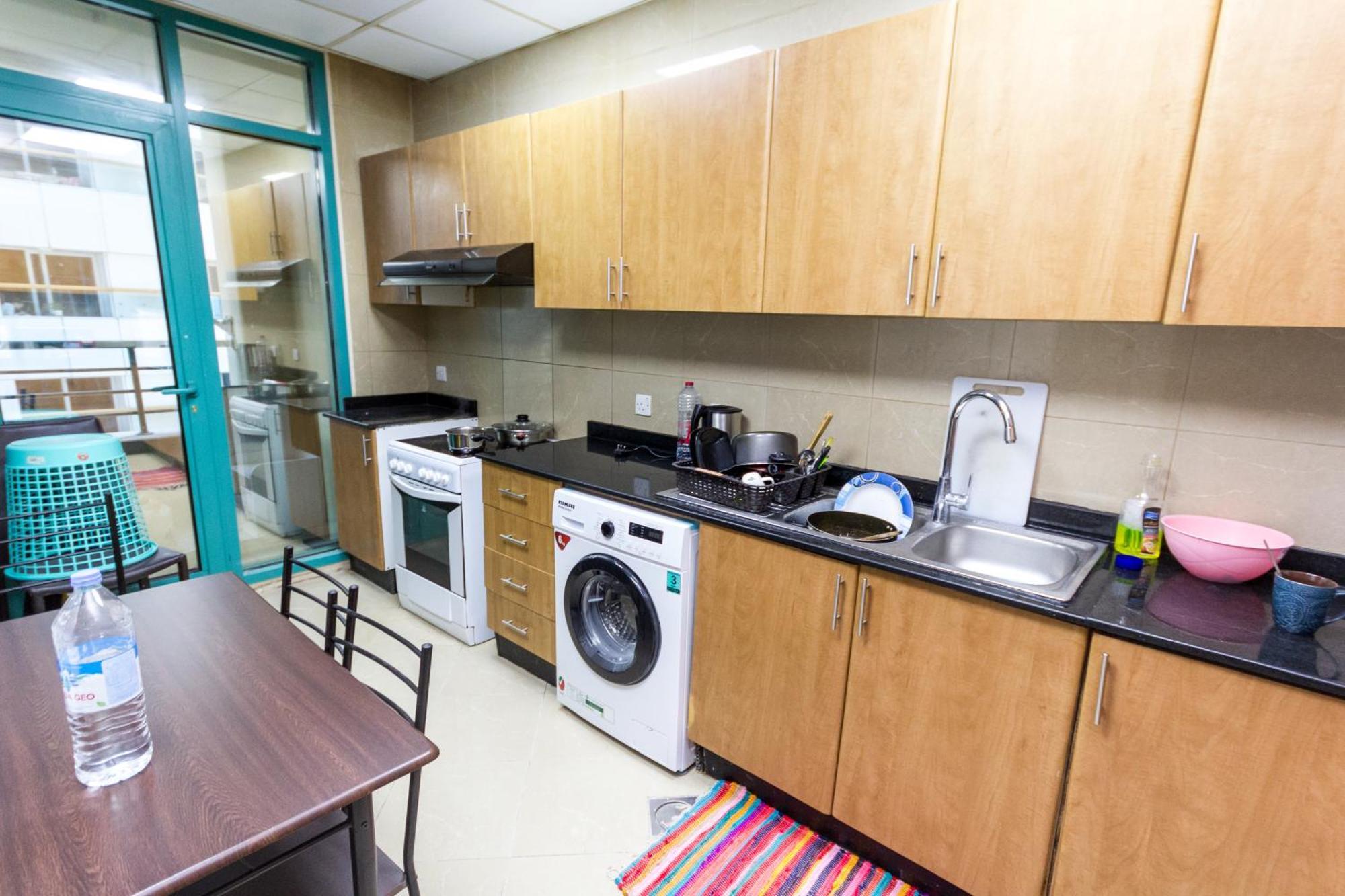 Small Budget Rooms For 'Girls' Only In Dubai, Marina Exterior photo