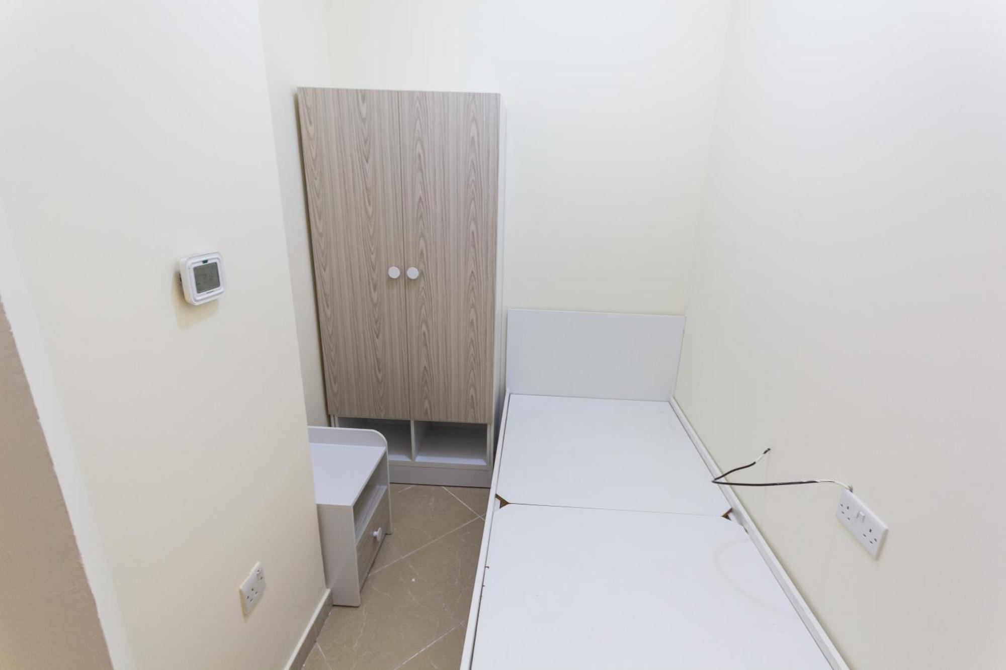 Small Budget Rooms For 'Girls' Only In Dubai, Marina Exterior photo